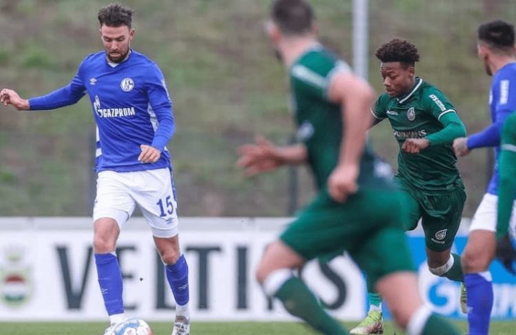 特的球场洞 特的球场洞