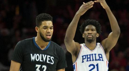 并推动足球 并推动足球