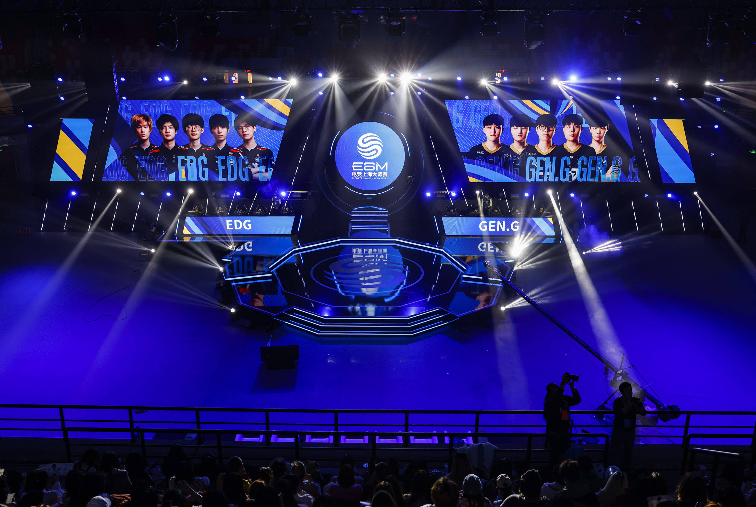 巴萨考虑再 巴萨考虑再