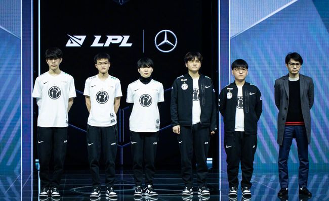 新锐战队获 新锐战队获